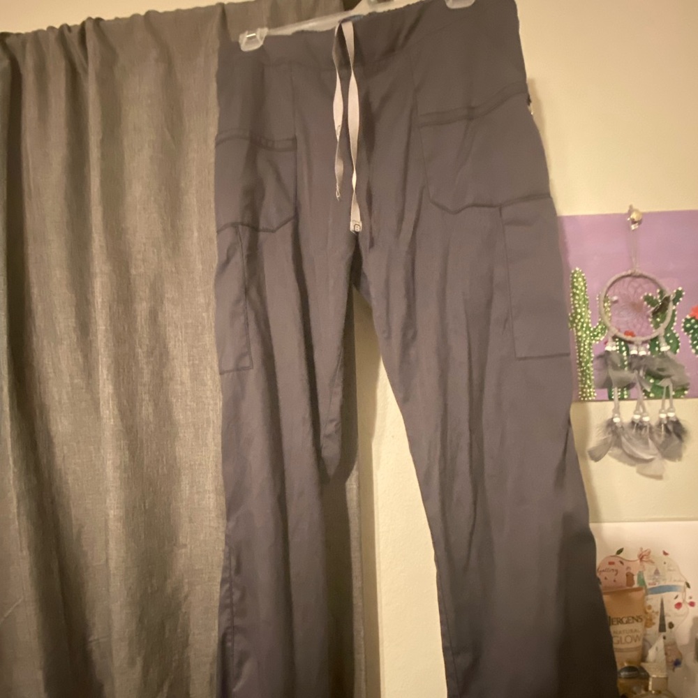 Wonderwink Wonderflex scrub pant in size M; charcoal color